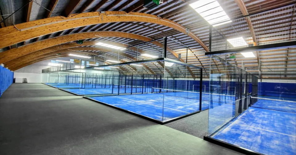 Padelplätze bei Padelta Thun · Uetendorf